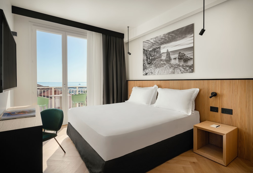 Grand Room photo 2