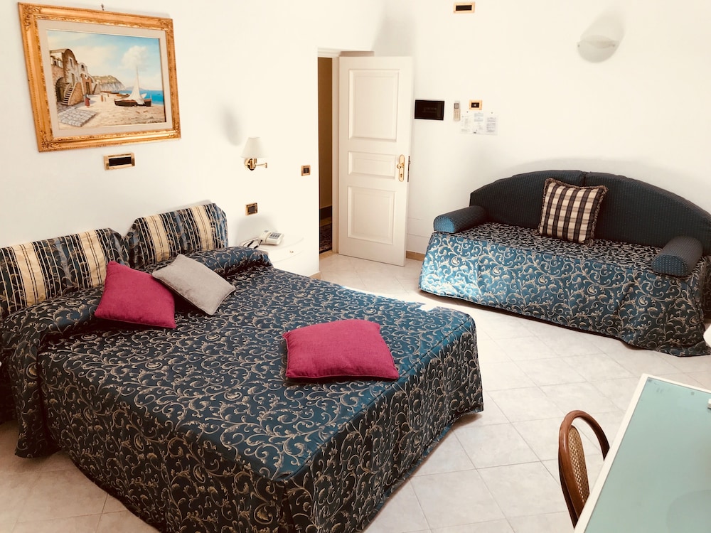 Economy Room, 1 Bedroom - Photo 1