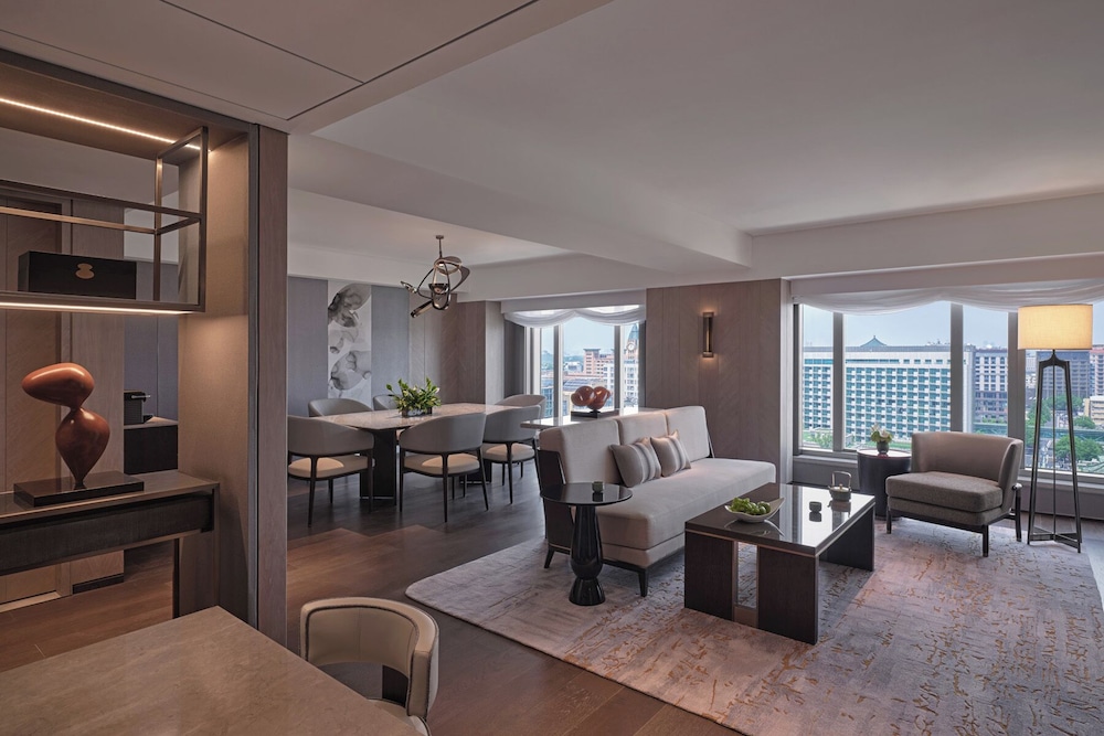 Diplomat Suite photo 2