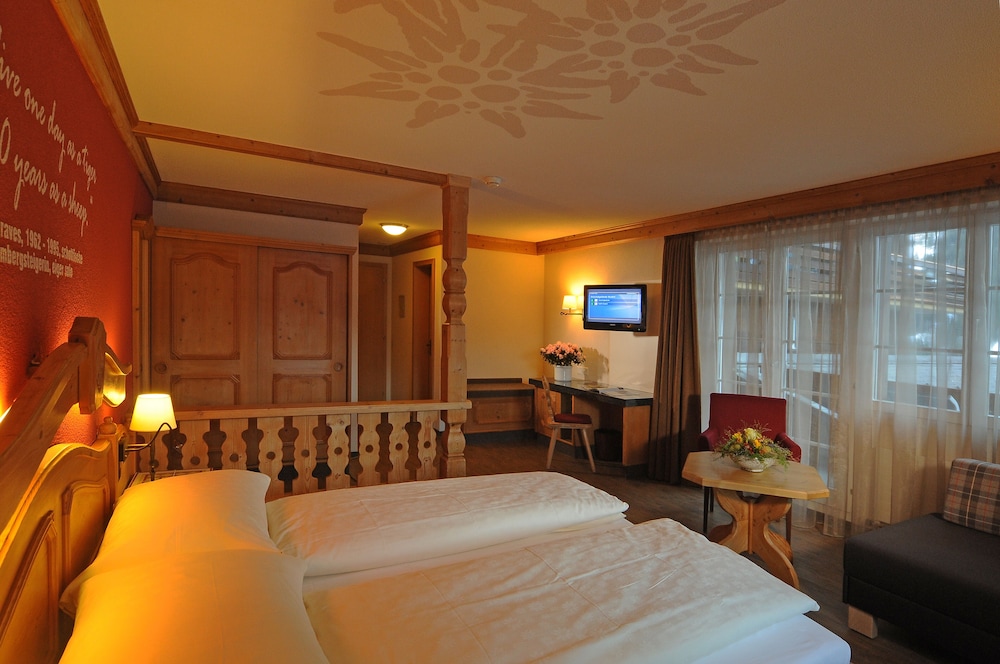 Junior Suite, Balcony, Mountain View