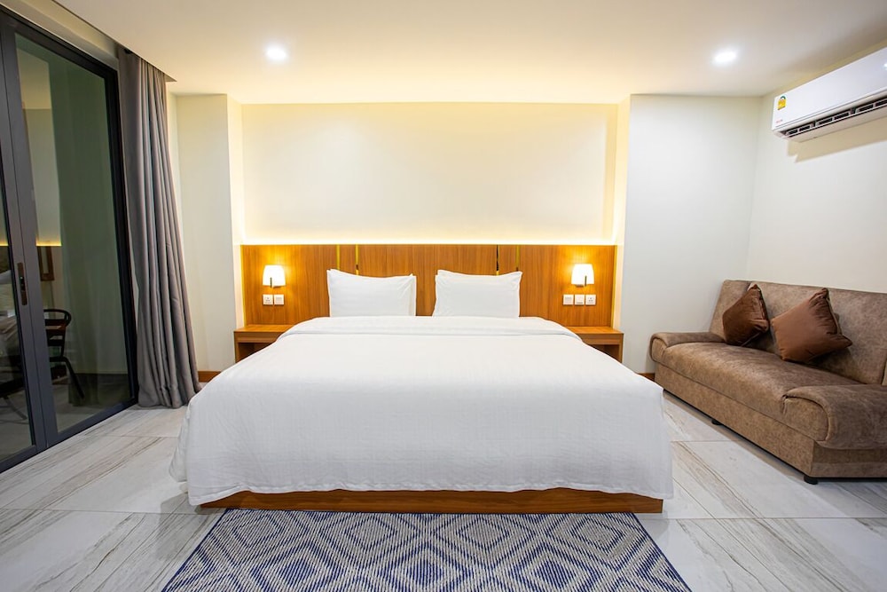 Deluxe Double or Twin Room, Balcony, City View photo 3