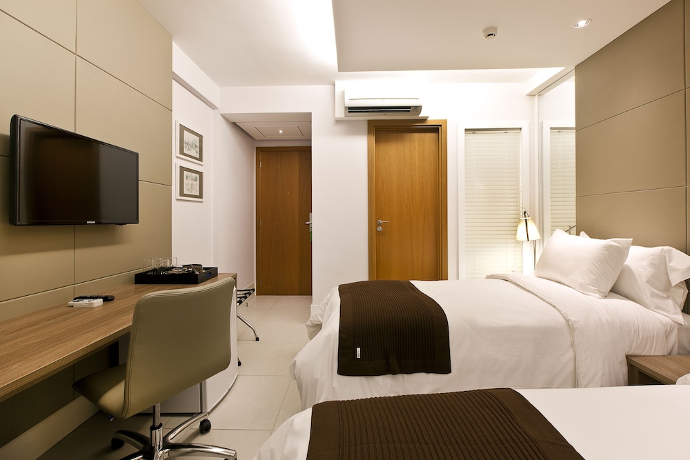 Available room thumbnail 6