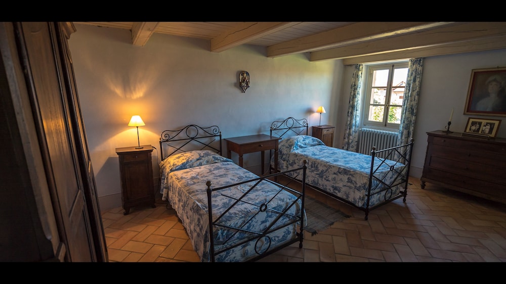 Twin Room, 1 Bedroom, Shared Bathroom, Garden View photo 2