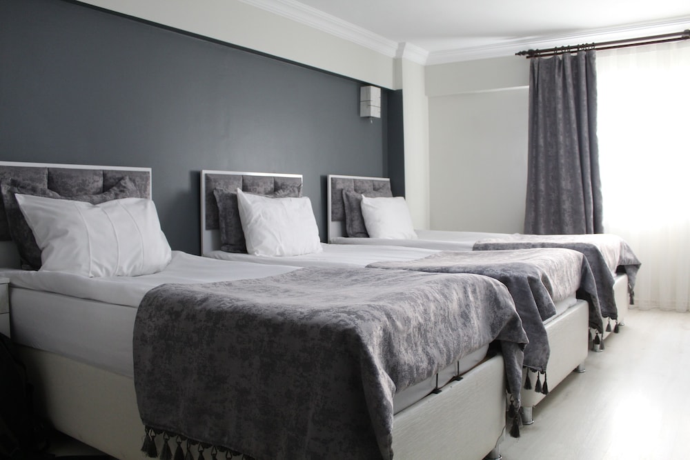 Deluxe Family Room With Balcony photo 1