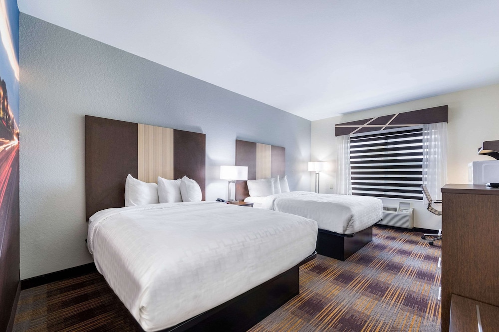 Room, 2 Queen Beds, Accessible, Non Smoking - Photo 1