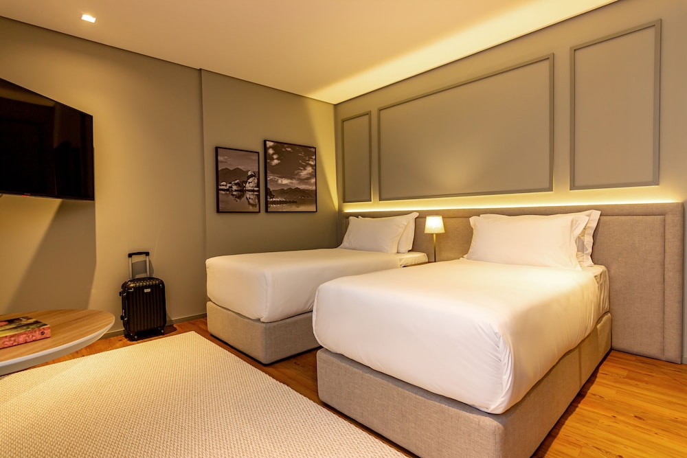 Superior Twin Room, Sea View - Photo 6
