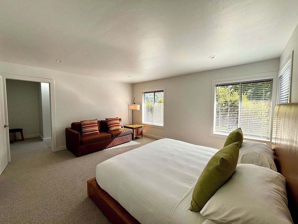 The Village House - Not Pet Friendly photo 2