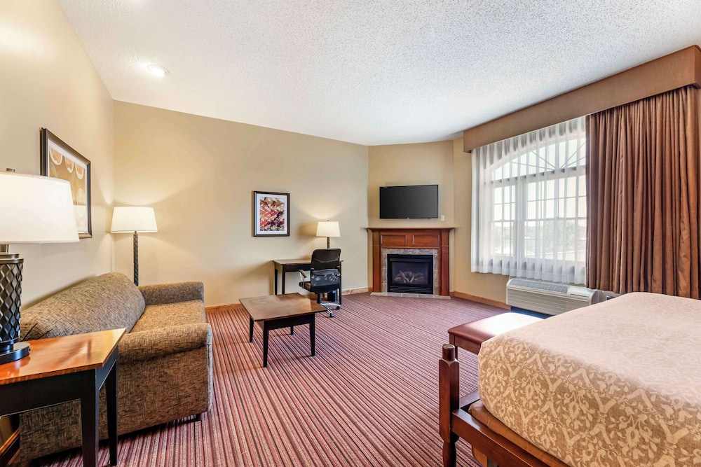 Suite, 2 Queen Beds, Non Smoking, Jetted Tub (Pet Friendly;with Sofabed)