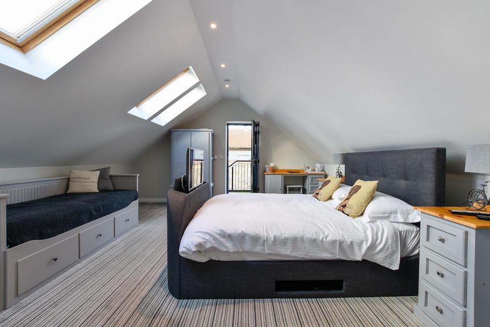 Deluxe Room, Ensuite photo 2