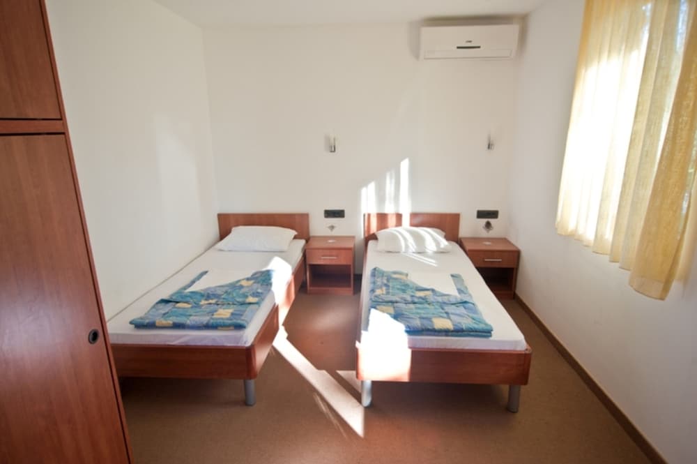 Comfort Bungalow, 2 Twin Beds, Patio, Garden Area photo 1