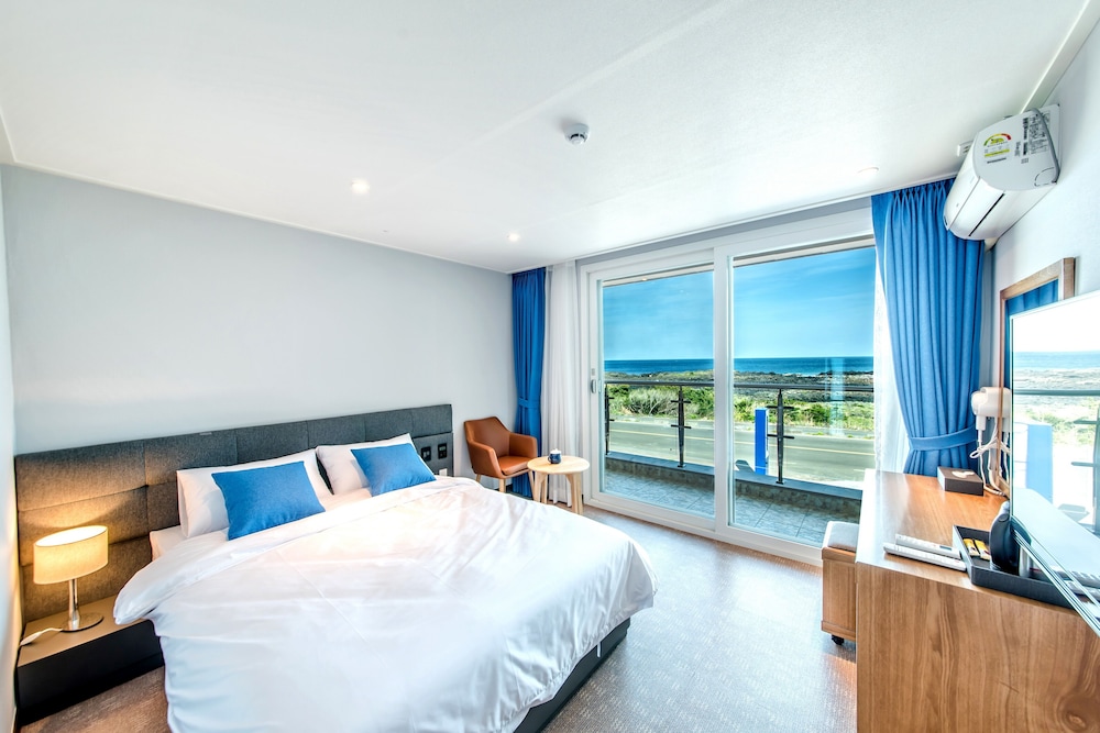 Deluxe Double Room, Ocean View - Photo 1