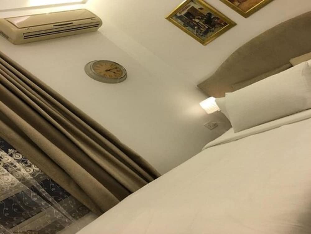 Single Room, Private Bathroom photo 3