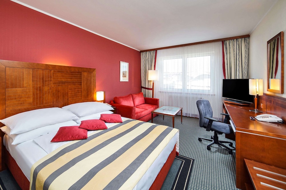 Executive Room, 1 King Bed, Non Smoking photo 2