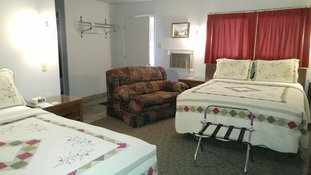 Deluxe 2 Queen Beds w/ Kitchen photo 1