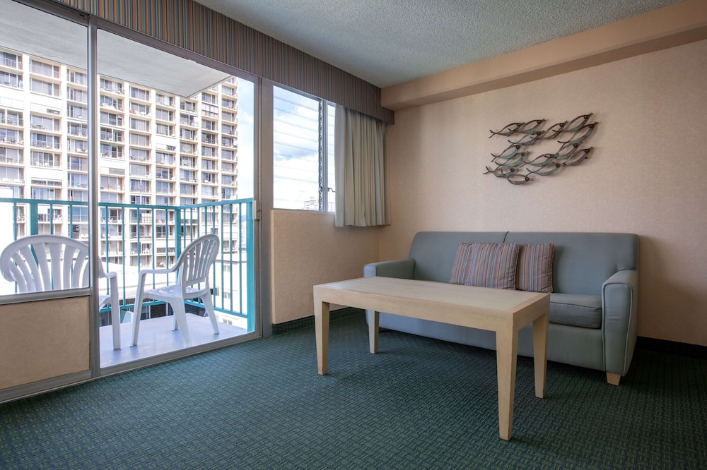 Deluxe Room - Photo 8