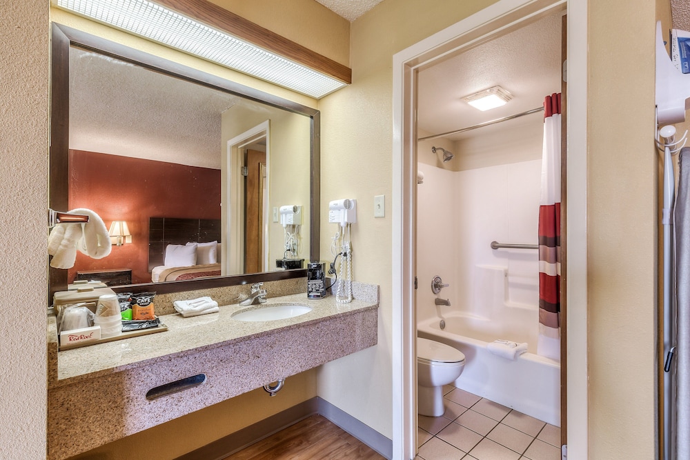 Deluxe Room, 2 Queen Beds, Non Smoking - Photo 7