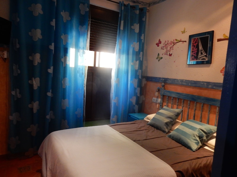 Single Room, Private Bathroom