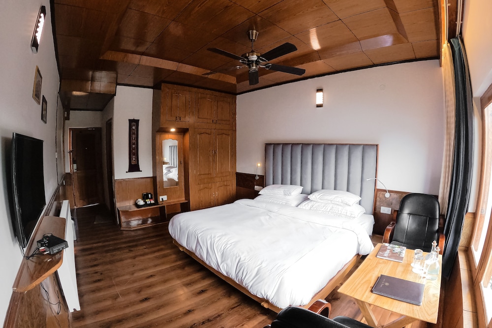 Deluxe Room - Photo 5