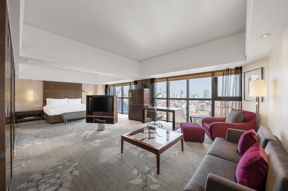 Junior Suite, 1 King Bed (High Floor) - Photo 1
