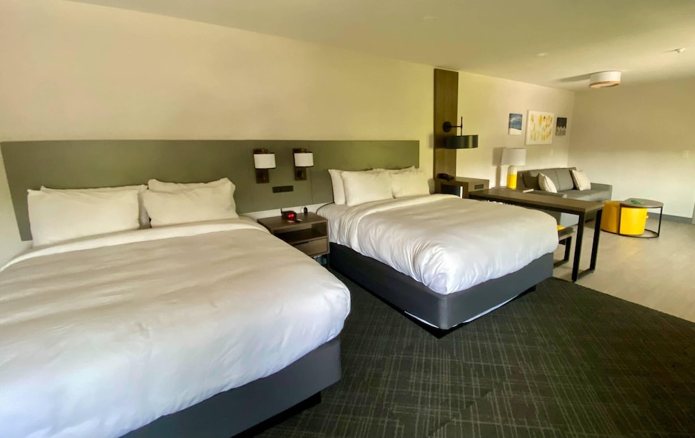 Suite, Multiple Beds, Non Smoking - Photo 1
