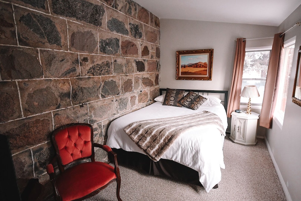 Stone Wall Room