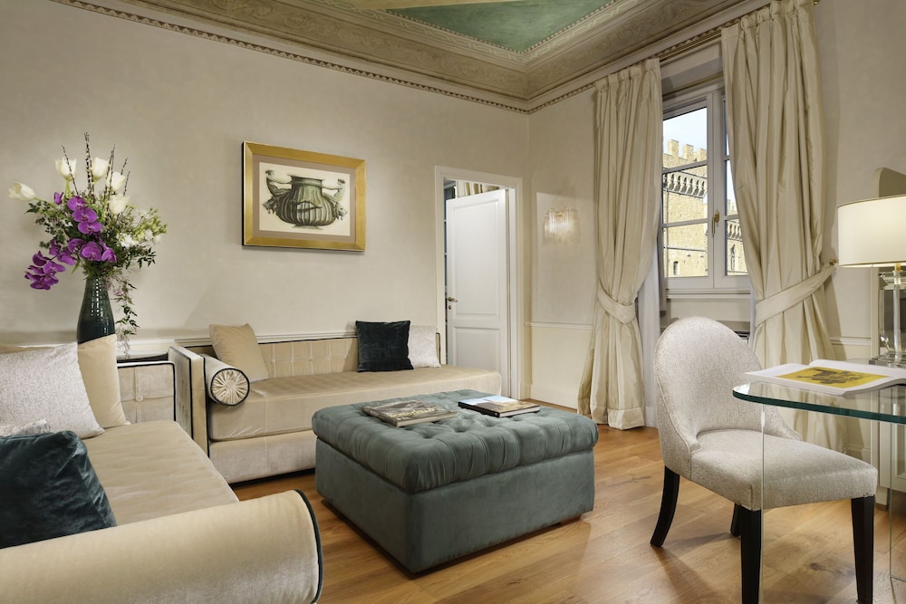 Executive Suite, City View photo 2