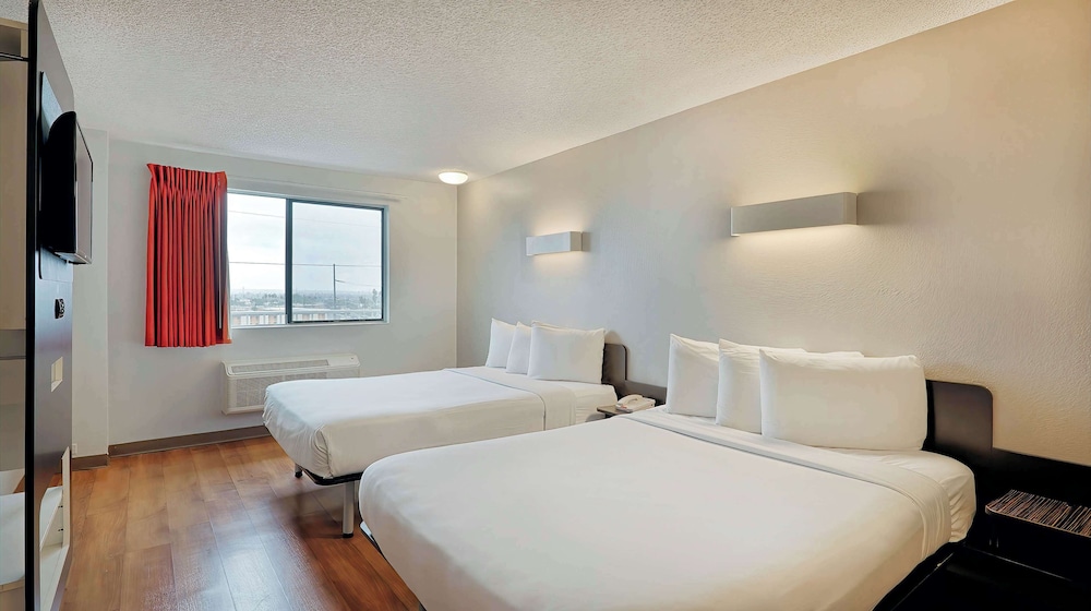 Standard Room, 2 Queen Beds, Non Smoking, Refrigerator photo 1