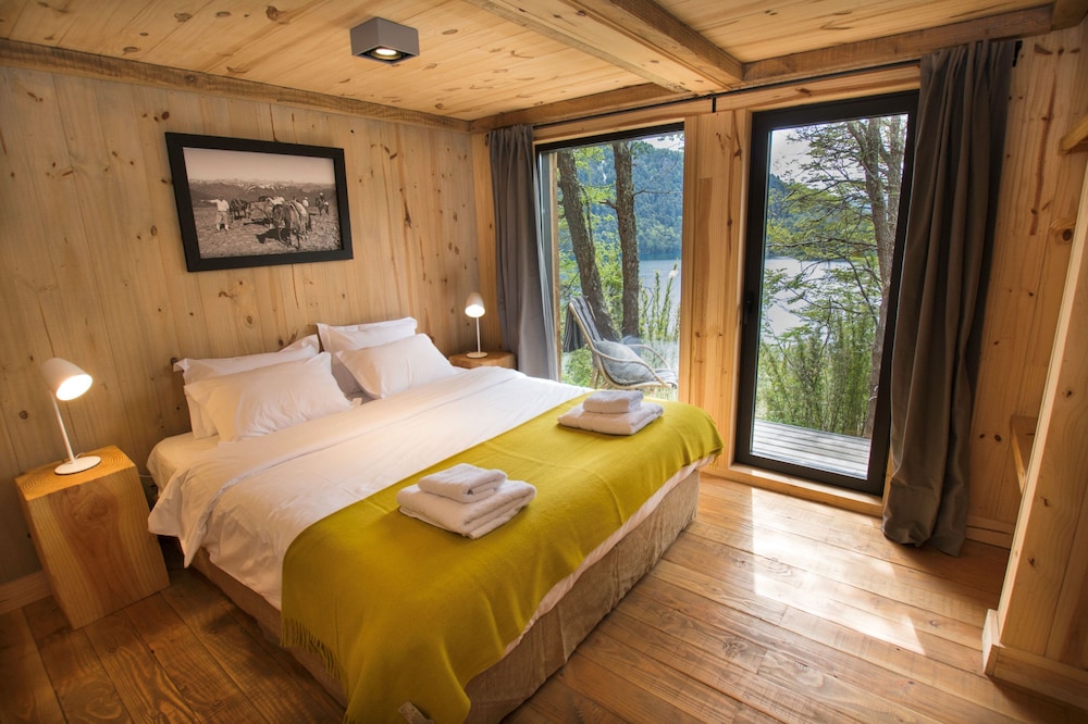 Standard Room, Balcony, Lake View photo 1