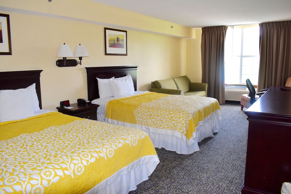 Room, 2 Queen Beds - Photo 2