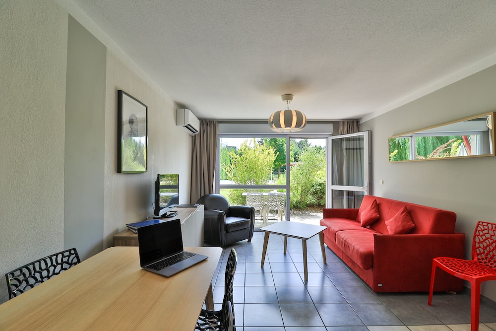 Suite, 2 Bedrooms - Photo 1