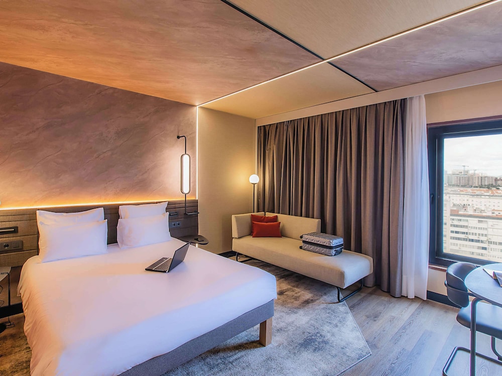 Executive Room, 1 Queen Bed with Sofa bed - Photo 7