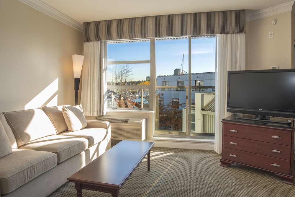 Superior Waterfront Room
