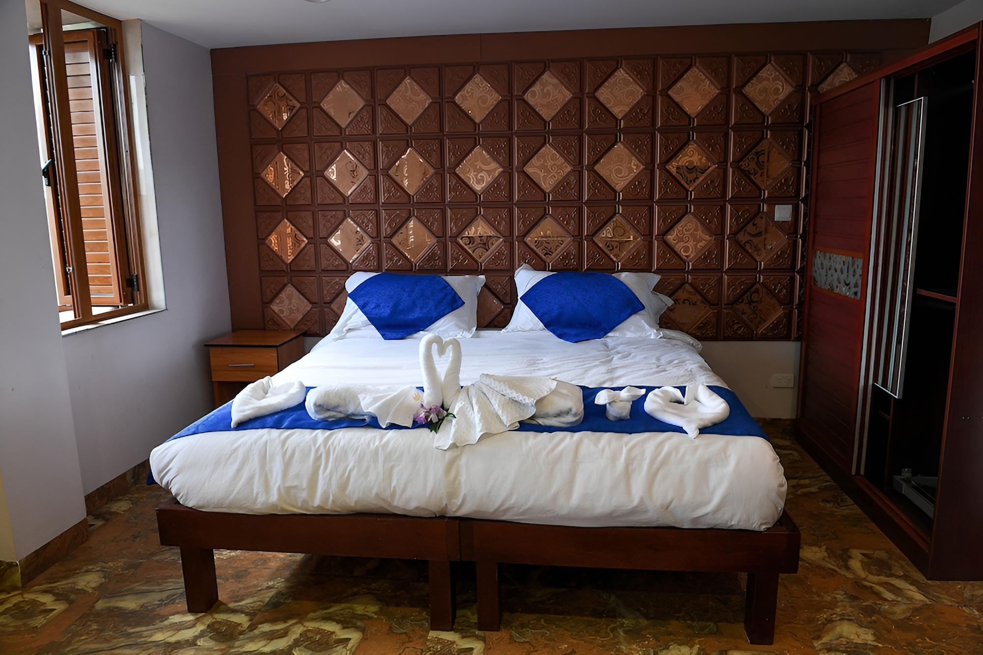 Classic Studio Suite, 1 Queen Bed, City View photo 2