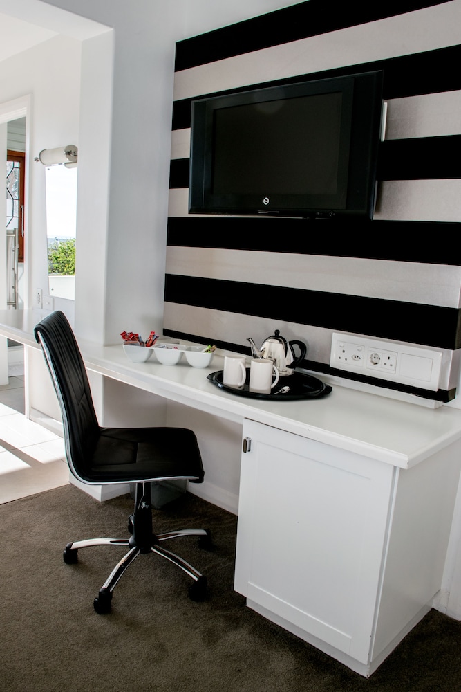 Semi Luxury photo 2