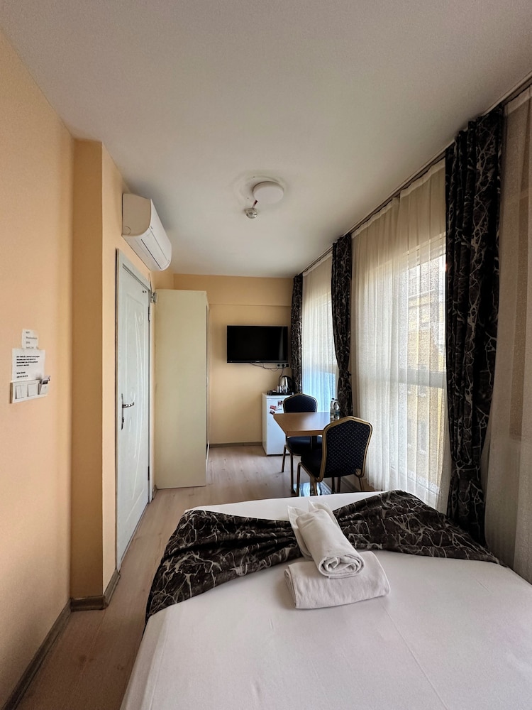 Economy Double Room photo 2