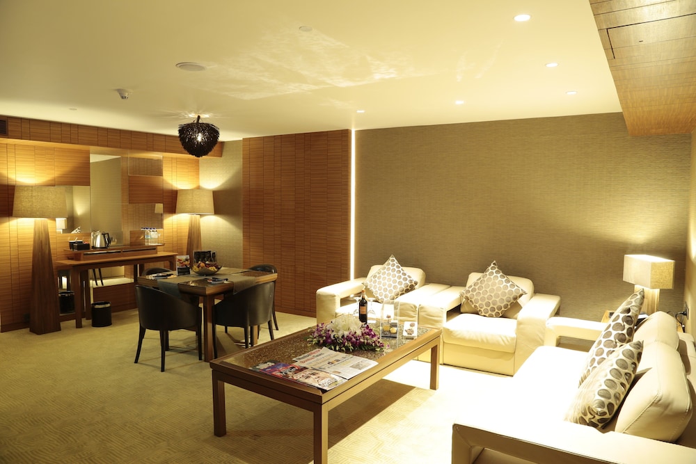 Neptune City View Suite with Bath Tub - King Bed
