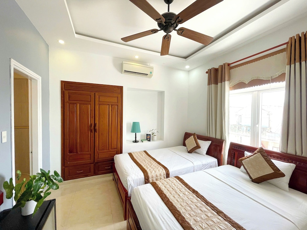 Superior Room, 2 Twin Beds, City View