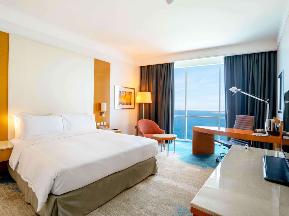 Room, 1 King Bed, Sea View - Photo 3