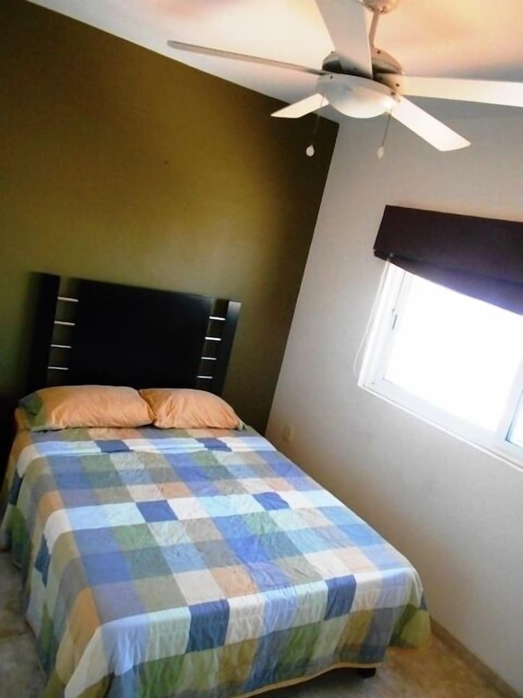 Family Condo, 3 Bedrooms, Marina View, Poolside