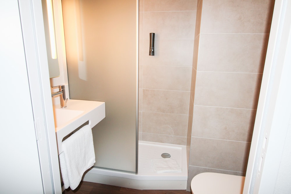 Twin Room - Photo 2