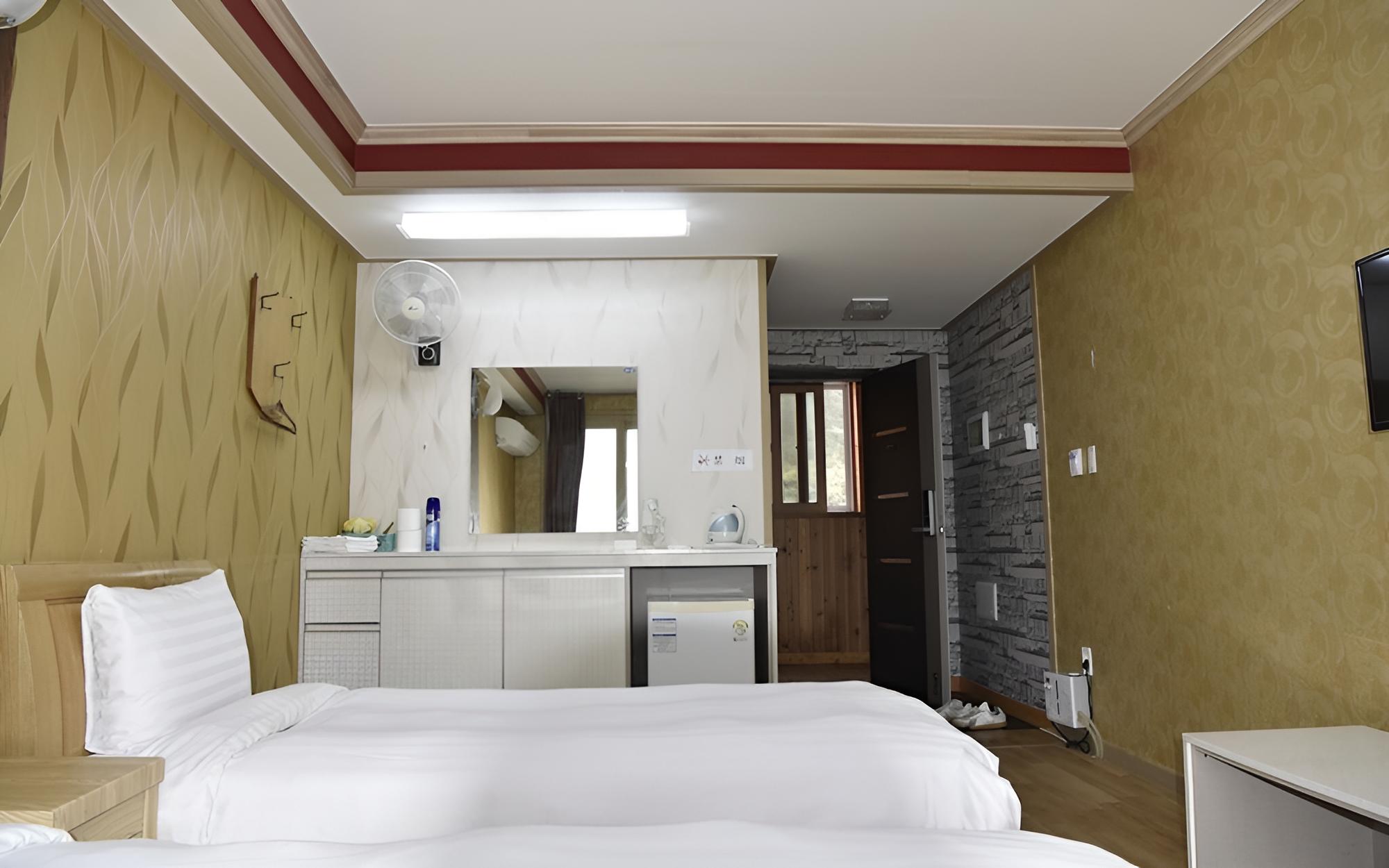 Room (One-room type B)