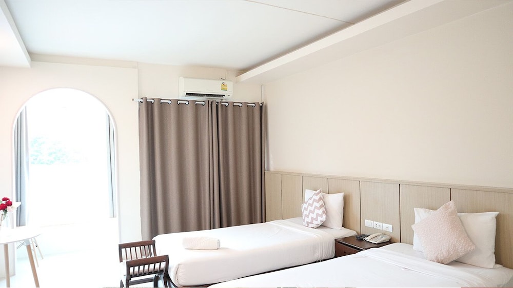 Standard Twin Room - Photo 3