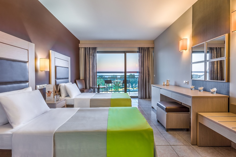Double Room, Partial Sea View - Photo 3