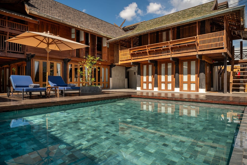4 Bedroom Golden Teak Villa - Photo 4