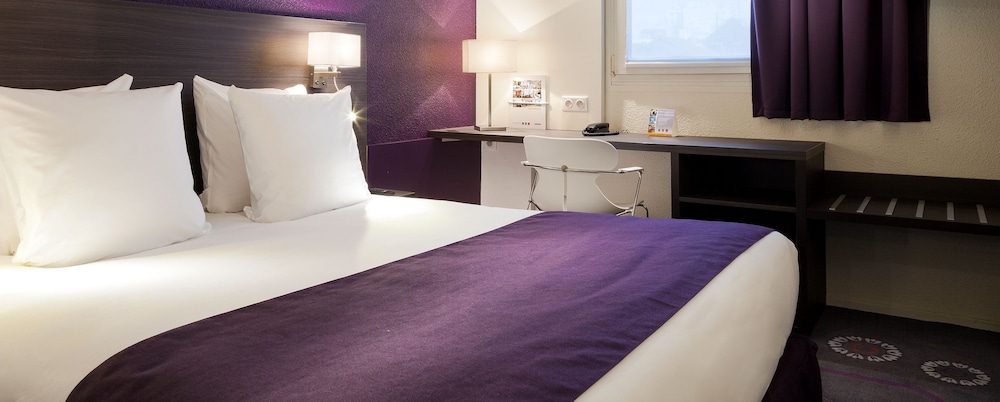 Standard Room, 1 Queen Bed - Photo 4