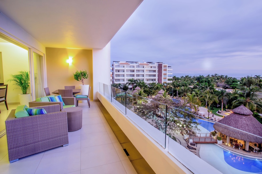 One-bedroom Ocean View Suite 1 King Bed