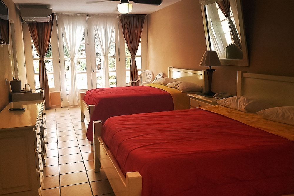 Double Room, 2 Queen Beds photo 3