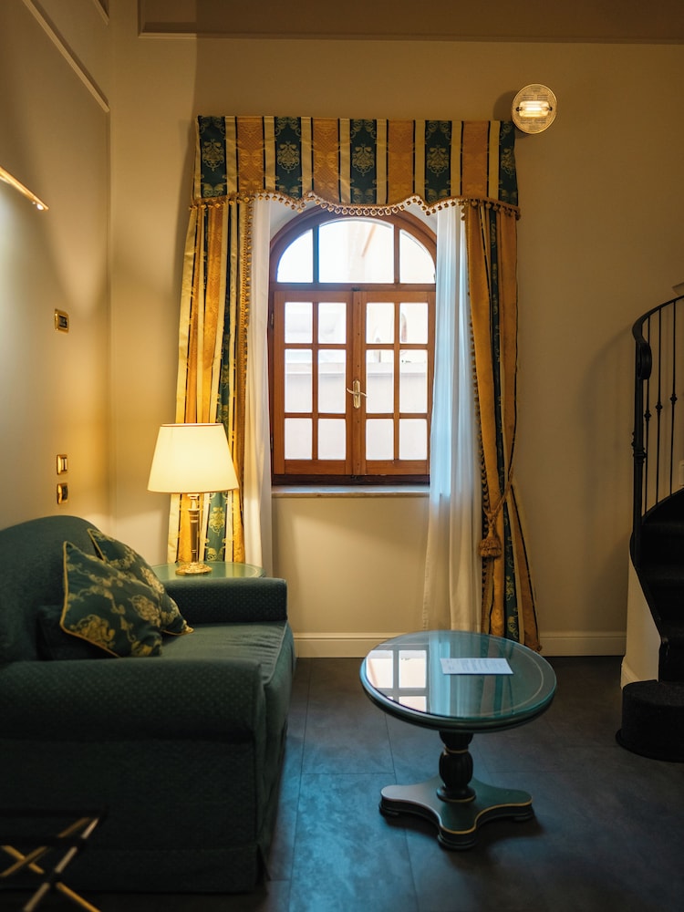 Economy Room - Photo 6