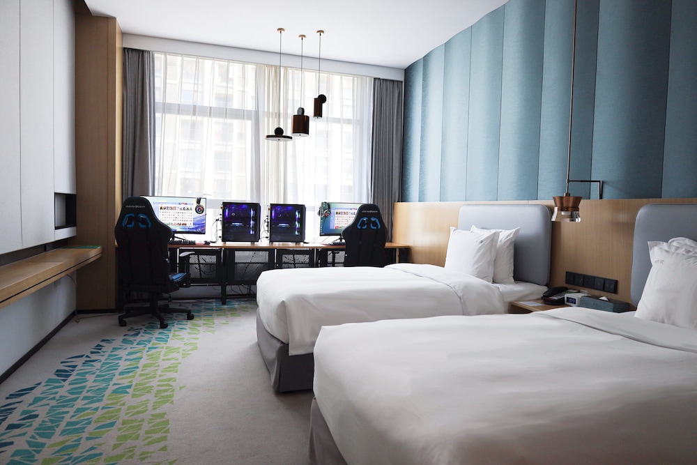 Standard Room, 2 Double Beds (2 E sports Equipment)