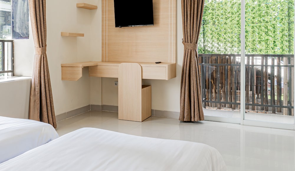 Classic Suite, 2 Twin Beds - Photo 8